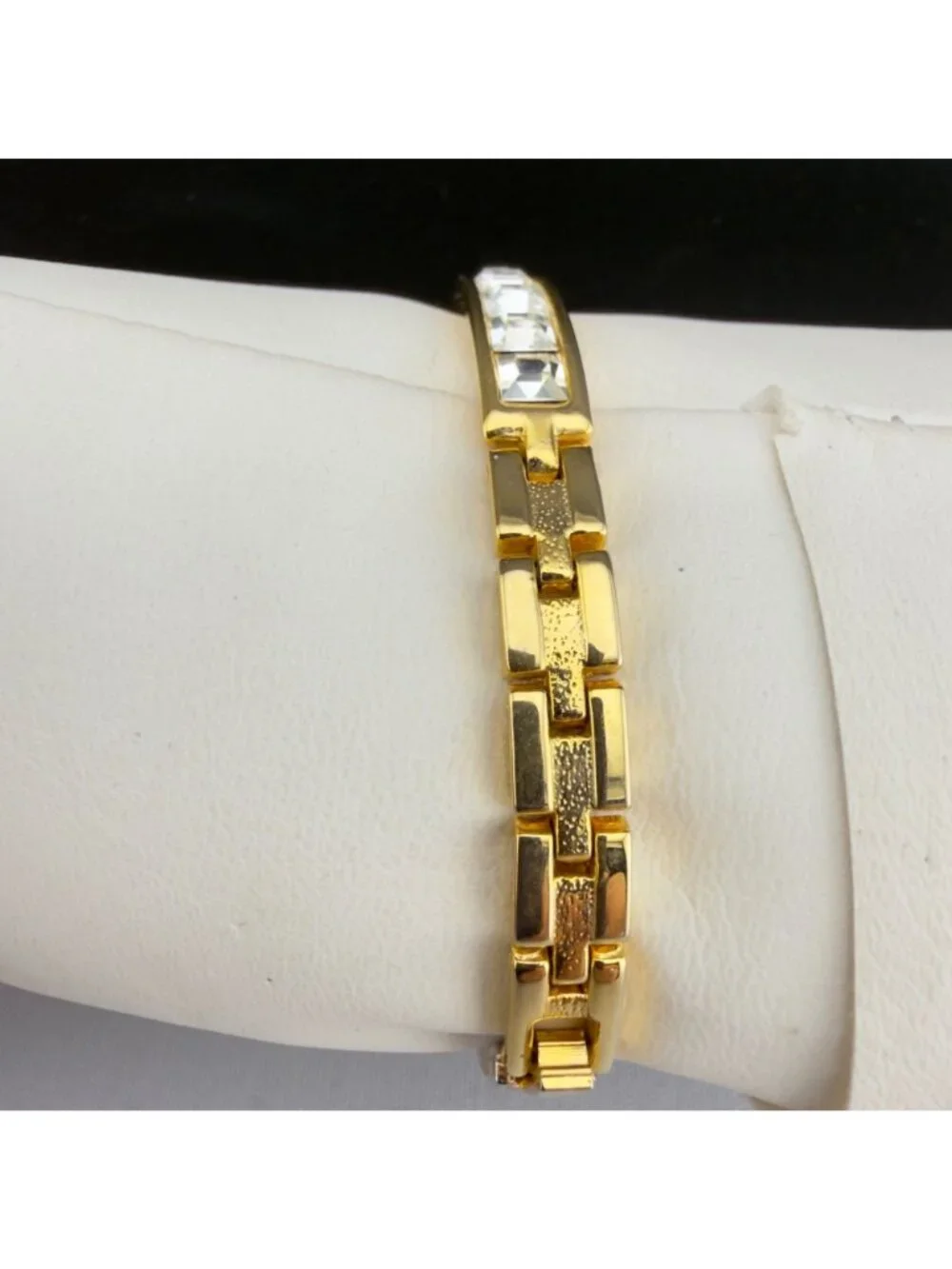 Vintage Rhinestone Gold Tone Womens Bracelet Watch Collezio Works New Battery
